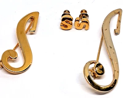 Alfileres y pendientes de solapa vintage tono dorado letra inicial S tamaño pequeño y mediano Foto 1 de 4