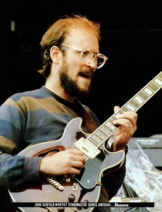 Vintage 1980er John Scofield Ibanez Pinup Seite AM205AV Stagemaster Gitarre Druck Anzeige - Bild 1 von 1