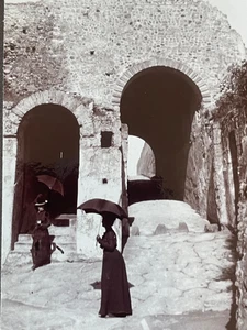EDWARDIAN LADIES WITH PARASOLS VISITING POMPEII, ITALY - Picture 1 of 3
