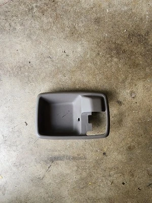 Borde de pestillo de puerta interior OEM Isuzu Rodeo 91-97 Foto 1 de 2