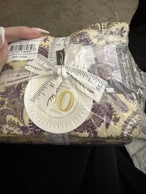 Paquete Collection For A Cause Essence Fat Quarter de Moda  Foto 1 de 3