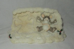 Charming Tails by Dean Griff # 87510 MAXINE MAKING SNOW ANGELS figurine - Picture 1 of 5