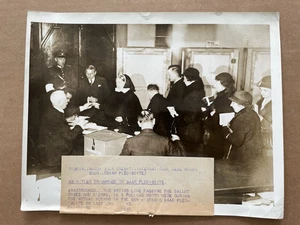 NEWS PHOTO 1935 Saarbrucken Voting Line Ballot Boxes Hitler Triumphed Sarr #186 - Picture 1 of 4
