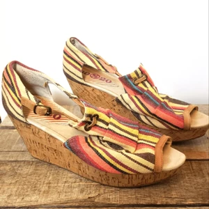 80 %20 gestreifte Espadrille-Sandalen aus Korkkeilabsatz - Bild 1 von 7