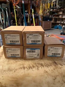 (25) Thomas & Betts Blackburn WR775 Compression Connectors - Picture 1 of 5