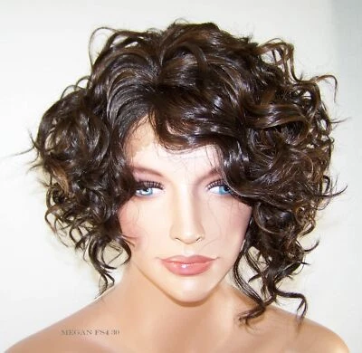 Peluca frontal de encaje profundo corta espiral rizada en ángulo cuña de cabello de bebé mezcla marrón 4,30 megas Foto 1 de 4