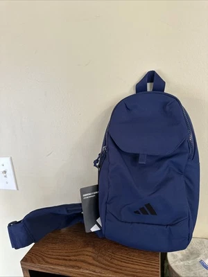 NOVO! Adidas Essentials 3 tiracolo/estilingue ajustável azul escuro MSRP $45 - Imagem 1 de 4