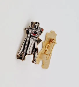 Knights Templar Soldier Standing Collectors Hard Enamel Pin Badge Patriotic - Picture 1 of 1