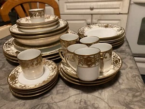 Vintage Handpainted Noritake Made in Japan Plate With Gold Designs 29 pcs - Picture 1 of 23