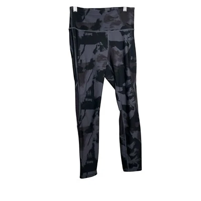 Under Armour 紧身裤女式小号梵天公牛迷彩短网眼活动 — 第 1/4 张图片