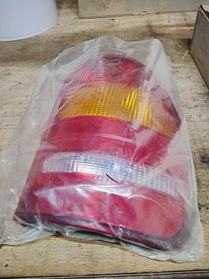 Lanterna traseira Ford Windstar 1995 95 96 97 98 1998 destro F58Z-13404-A, F58Z13404A - Imagem 1 de 3