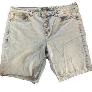 Torrid Gr. 18 Bermuda Button-Fly Shorts Stretch Denim helle Waschung roher Saum - Bild 1 von 11
