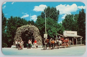 Arco de cuerno de alce y diligencia, Jackson Hole Wyoming postal Sanborn década de 1950 - Imagen 1 de 3