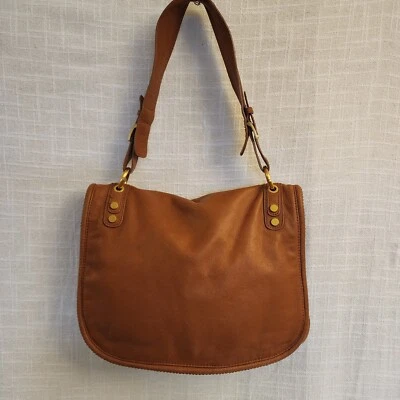 Bolso de hombro Christopher Kon de cuero marrón con cierre magnético de herrajes dorados A306 Foto 1 de 4