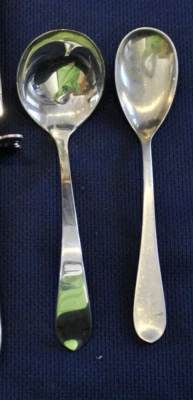 CUBIERTOS DE PLATA ESTERLINA LISOS BETSY PATTERSON DE STIEFF / KIRK 2 PIEZAS PARA SERVIR. Foto 1 de 2