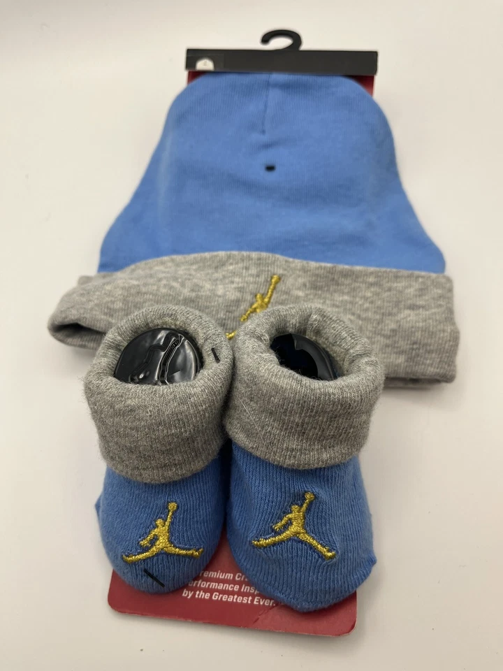 Jordan Bebé Niño Sombrero y Cuna Botines Calcetines Conjunto de Dos Piezas Talla 0/6 Mo Azul Y Gris Foto 1 de 4