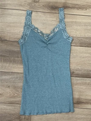 Camiseta sin mangas Y2K Energie acanalada de encaje con lentejuelas azul verdoso talla M Foto 1 de 4