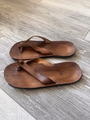 Sandálias 9 Tanga Plana de Couro Marrom Flip Flop Boho Férias Femininas Adoráveis! - Imagem 1 de 4