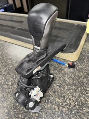 2016-2021 Jeep Grand Cherokee Transmission Shifter Assembly 68428790AA  OEM - Image 1 of 4