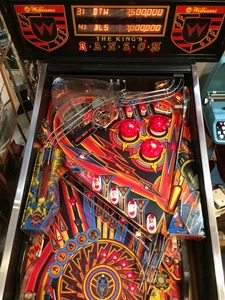 WILLIAMS ELECTRONICS - BLACK KNIGHT 2000 PINBALL MACHINE - Picture 1 of 12