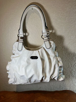 Bolsa/bolsa de mão Nine & Co com babados marfim - Imagem 1 de 4