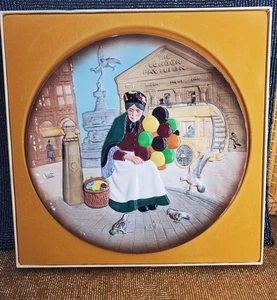 Neu im Karton Royal Doulton Figurenteller "alter Ballonverkäufer", 9 3/4" Durchmesser (PT1) - Bild 1 von 13