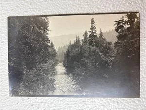 Postkarte mit geteilter Rücken um 1910 RPPC Foto eines Baches in den Bergen - Bild 1 von 2