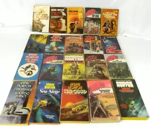 Andre Norton Vintage Paperback Books Science Fiction Sci-Fi Fantasy Lot of 20 - Bild 1 von 22