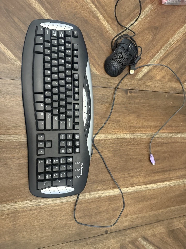 Vintage Gateway Wired Keyboard Model KB-0817 with Wired Mouse - Image 1 of 3
