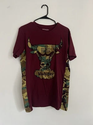 Chicago Bulls T Shirt Hardwood Classics Maroon & Camo Size Medium Windy City - Image 1 of 4