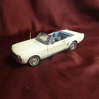 DANBURY MINT - 1966 FORD Mustang Convertible , 1:24 Scale Diecast - EUC - Image 1 of 4