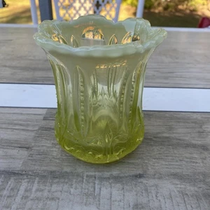 Green Vaseline Canary Opalescent Glass Vintage - Picture 1 of 10