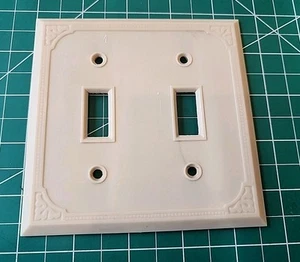 Vtg Double Gang IVORY Switch Wall Cover Plate Ribbed ~ Unusual Border - W - Picture 1 of 5
