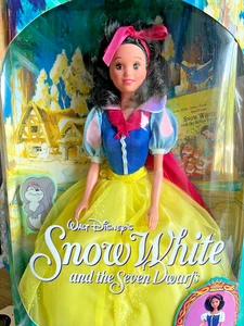 Muñeca de colección 1992 Walt Disney Blancanieves y los siete enanitos 7783 NRFB - Imagen 1 de 7