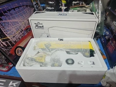 VINTAGE First Gear 1:34  1960 Mack Model B-61 AERO Mayflower Transit Co. 18-1532 - Image 1 of 4