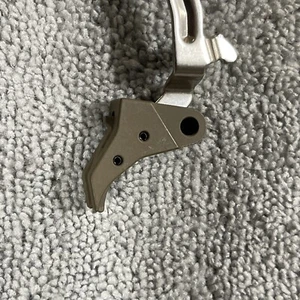 For Glock Aluminum Curved Trigger for Gen 3-4 fits 17 19 22 23 26 27 34 35 FDE - Picture 1 of 3