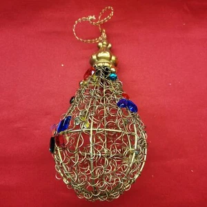 Adorno de metal ovalado dorado - Imagen 1 de 12