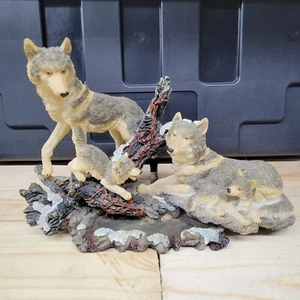 Wolf Statue - Picture 1 of 6