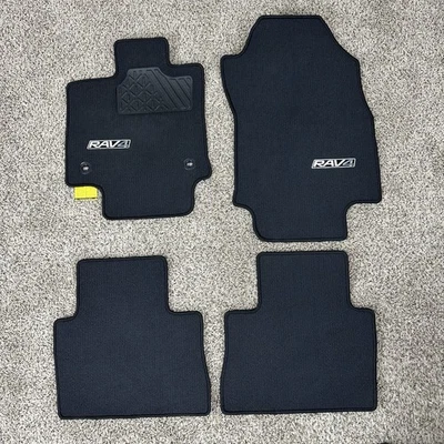 Juego de 4 alfombrillas negras genuinas OEM PT206-42190-01 Toyota RAV4 2019-2025 Foto 1 de 4