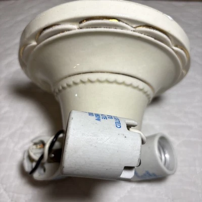 Luminária de teto vintage cerâmica soquete triplo marfim e ouro decoração art déco - Imagem 1 de 4