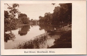 Foto real RPPC postal "Red River" escena de pesca c1900 MOORHEAD, Minnesota - Imagen 1 de 2
