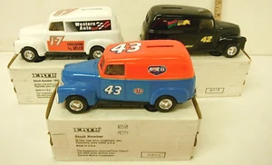 3 Stück Ertl 1950 Panel Truck Bank Petty Mello gelb Western Auto 1/25 Neu in OVP - Bild 1 von 7