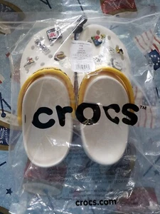 NEU MIT ETIKETT CHARLIE BRAUNE ERDNÜSSE KLASSISCHE CROCS CLOG Herren 9 Damen 11 - Bild 1 von 2