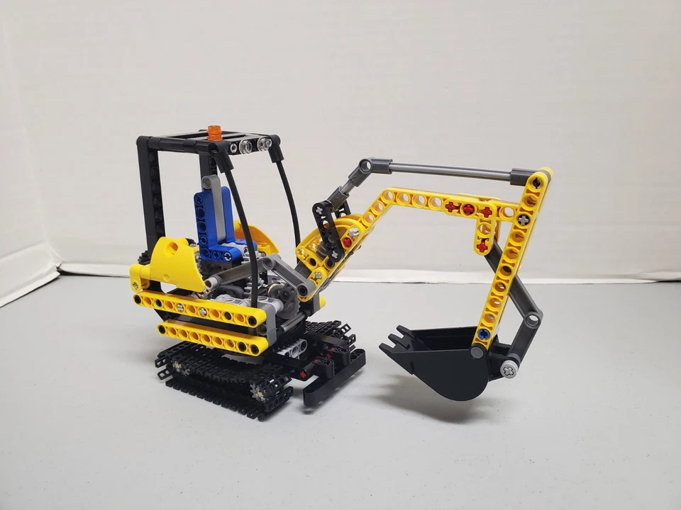 LEGO Technic 8047 Excavator Complete No Manuals - Image 1 of 4