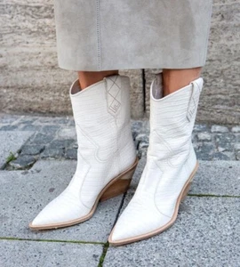 Bota de Pasarela Vaquera Occidental Fendi Blanca Cuero Repujado Talla EU 36 US 6 UK 3 - Imagen 1 de 10