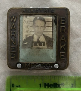 Pin de foto de empleado de colección insignia identificación Warner Electric Brake Co. Beloit Wisconsin - Imagen 1 de 3