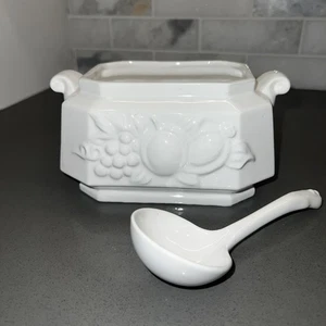 VTG Japan - White Gravy Boat~missing Lid~small Tureen w/ Original Ladle (694) - Picture 1 of 10