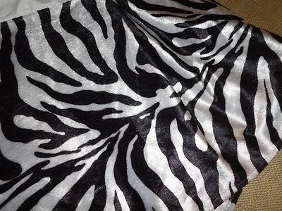 FALDA DE CAMA WEST JUNCTION A MEDIDA PIEL SINTÉTICA NEGRA BLANCA CEBRA TWIN XL 15" ANIMAL Foto 1 de 4