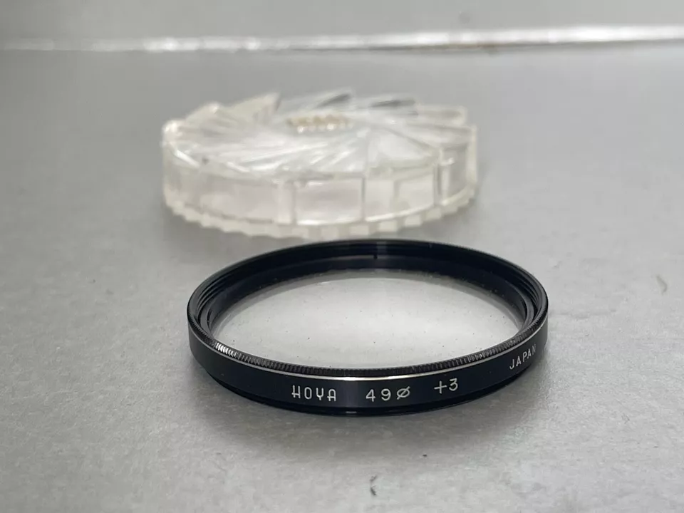 Hoya 49mm +3 Close-up  Filter, and Keeper - Image 1 of 1