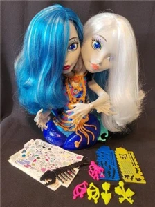 14" Monster High Peri & Pearl Serpentine Styling Head 2 Headed Doll Accessories - Picture 1 of 5